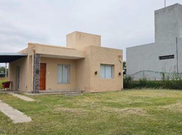 Casa de 4 ambientes, Unquillo · Hermosa Casa en Bº Cerrado Aires del Nordeste. Etapa 3.