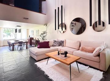 Casa · 211m² · 5 Ambientes · 2 Cocheras · Venta/permuta - Casa de 3 Dorm., Cochera, Quincho, Jardín y Pileta - Cañada de Gomez.
