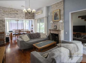 Casa · 165m² · 5 Ambientes · 3 Cocheras · Venta - Casa de 5 Ambientes en Villa Sarmiento - Acepta Permuta