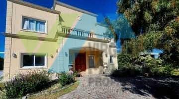 Casa · 252m² · 6 Ambientes · 1 Cochera · Venta de Casa en Dos Plantas con Pileta - San Sebastian Area 5