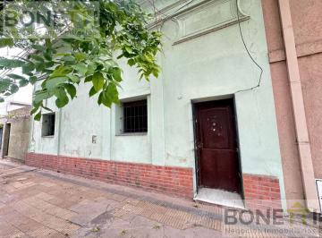 Casa · 70m² · 4 Ambientes · Casa en Venta en Mercedes con Dos Dorm., Luminosa y Excelente Ubicación