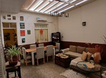 Casa · 140m² · 5 Ambientes · 2 Cocheras · Venta Casa Lote Propio, Parque Avellaneda