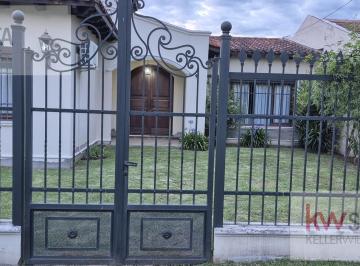 Casa · 233m² · 5 Ambientes · 2 Cocheras · Casa Sucre Al 800 Gran Bourg