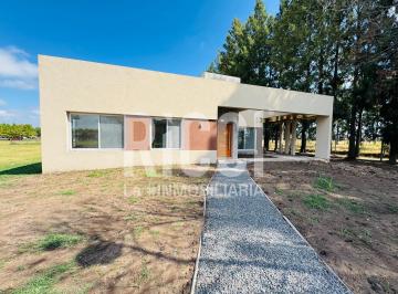 Casa · 180m² · 4 Ambientes · 2 Cocheras · Casa 4 Ambientes en Venta Haras del Sur II