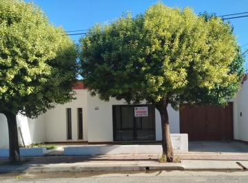 Casa · 192m² · 12 Ambientes · 1 Cochera · Hermosa Casa a La Venta en Monte Cristo