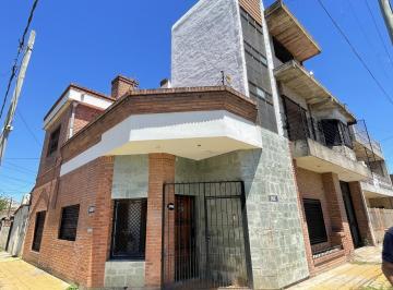 Casa · 200m² · 4 Ambientes · Venta Casa Bernal Oeste