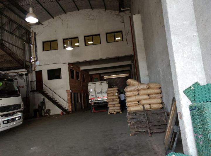 Bodega-Galpón · 1200m² · 3 Ambientes · 6 Cocheras