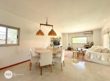 Casa · 170m² · 6 Ambientes · 1 Cochera · Casa 4 Dorm. - Av Fuerza Aérea 1500 - Funes | Venta