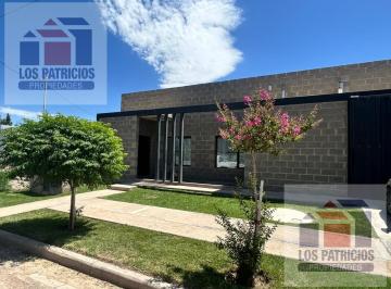 Casa · 227m² · 5 Ambientes · 2 Cocheras · Hermosa Casa en Bº Ayres del Valle