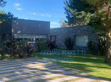 Casa · 200m² · 4 Ambientes · 2 Cocheras · Casa Chalet en Alq. Temporario en Pinamar, Costa Atlántica, Buenos Aires