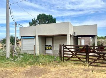 Casa de 2 ambientes, Pehuen-có · Se Vende Casa en Pehuen a 100 m del Mar!