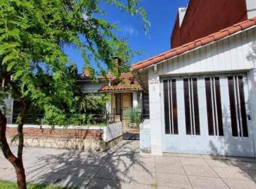 Casa · 166m² · 4 Ambientes · Chalet en Hurlingham Excelente Ubicacion