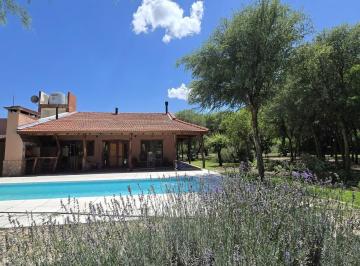 Casa · 5000m² · 3 Ambientes · 2 Cocheras · Gran Casa de Categoría en Venta