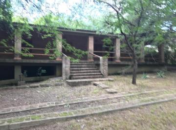 Casa · 200m² · 4 Dormitorios · 3 Cocheras · Casa en Unquillo