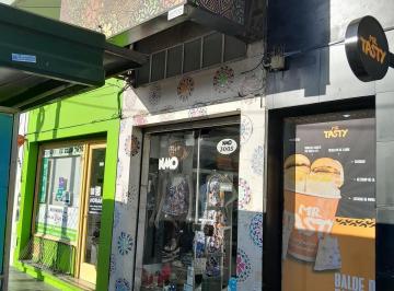 Local comercial · 16m² · Local en Alquiler Sobre Av Cabildo 3000. Contiguo a Esquina! Próximo a Boca de Subte! Sin Expensas!