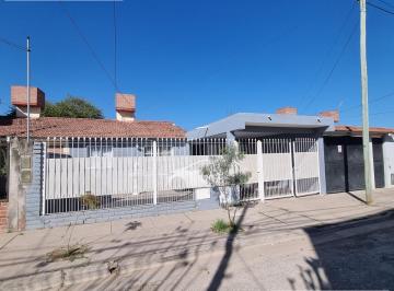 Casa · 74m² · 4 Ambientes · 1 Cochera · Casa 3 Dorm. Venta Barrio Los Lapachos Salta