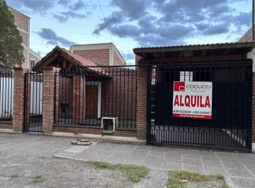 Casa · 4 Ambientes · 1 Cochera · Casa en Guaymallen