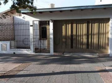 Casa · 96m² · 5 Ambientes · 1 Cochera · Venta de Casa en Godoy Cruz