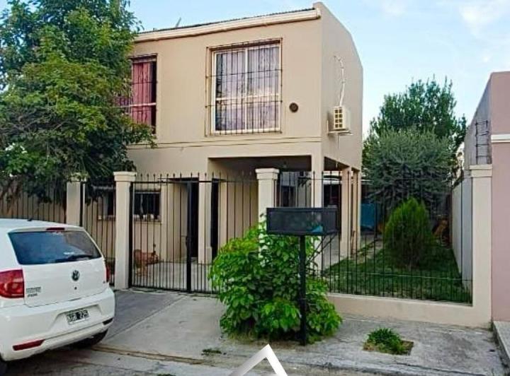 Casa · 135m² · 7 Ambientes · 2 Cocheras