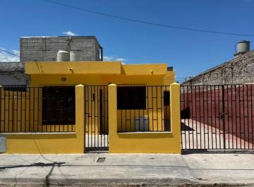 Casa · 75m² · 4 Ambientes · 1 Cochera · Casa 2 Dorm. Venta Zona Oeste
