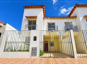 Casa · 4 Ambientes · 1 Cochera · Casa Dúplex 3 Dorm. Venta Barrio Santa Clara de Asís