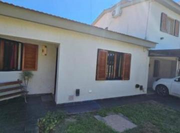Casa · 129m² · 4 Ambientes · Casa en Venta - 3 Dorm. 2 Baños - Córdoba