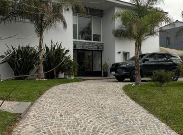 Casa de 5 ambientes, Escobar · Casa Country en Venta - Barrio Septiembre, Escobar