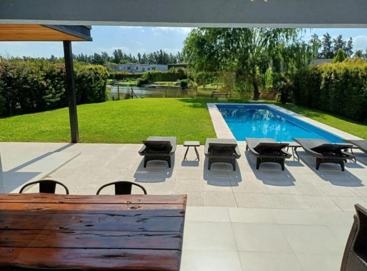 Casa · 270m² · 5 Ambientes · 5 Cocheras