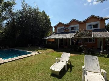 Casa · 160m² · 4 Ambientes · 2 Cocheras · Casa en Boat Center