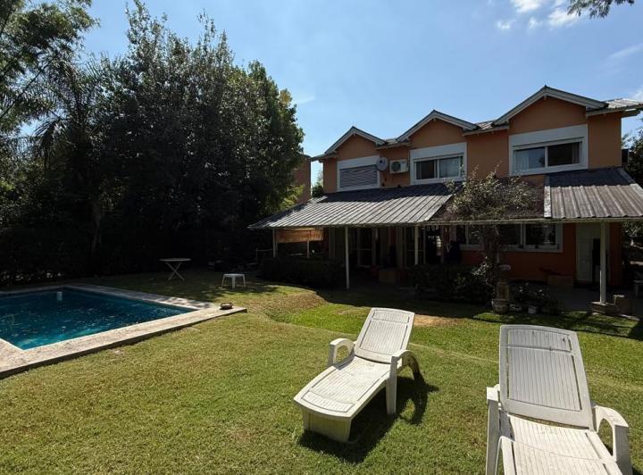 Casa · 160m² · 4 Ambientes · 2 Cocheras