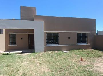 Casa · 95m² · 3 Ambientes · 1 Cochera · Casa en Venta - 2 Dorm. 1 Baño - Cochera - 336 m² - Luján