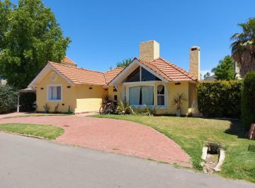 Casa · 174m² · 5 Ambientes · Casa en Campo Chico