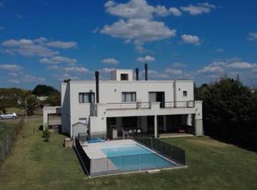 Casa · 272m² · 5 Ambientes · 6 Cocheras · Muy Linda Casa en Venta en Altos de Manzanares, Pilar.