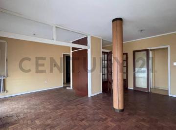 Departamento · 90m² · 4 Ambientes · Calle 61 E/ 7 y 8 - Departamento Al Frente en Venta de 3 Dorm. - La Plata