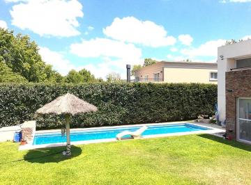 Casa · 211m² · 4 Ambientes · 2 Cocheras · Venta Casa 4 Ambientes Luminosa con Pileta Galeria Jardín Haras Santa Maria Barrio Los Alamos
