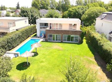 Casa · 211m² · 4 Ambientes · 2 Cocheras · Venta Casa 4 Ambientes Luminosa con Pileta Galeria Jardín Haras Santa Maria Barrio Los Alamos