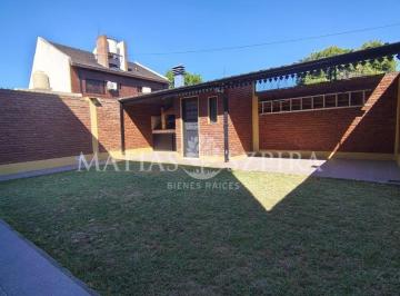 Casa · 243m² · 6 Ambientes · 2 Cocheras · Venta de Casa 6 Ambientes en San Antonio de Padua, Merlo