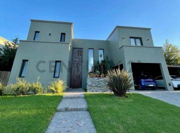 Casa · 320m² · 6 Ambientes · 4 Cocheras · Casa a La Laguna en Venta en El Canton, Vista Abierta, Pileta y Muelle Propio