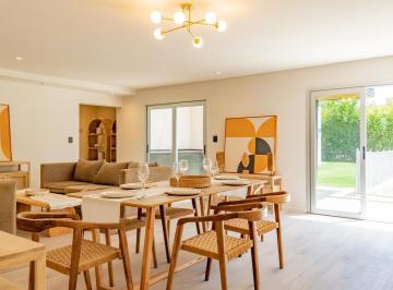 Casa · 207m² · 6 Ambientes · 1 Cochera · Venta Casa 3 Dorm. Funes Hills Miraflores