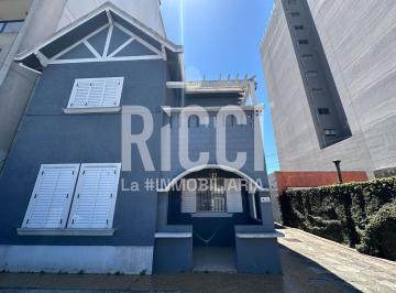 Casa · 200m² · 4 Ambientes · 2 Cocheras · Casa en Venta Berazategui