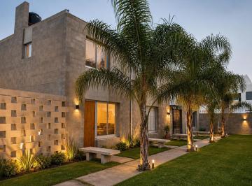 Casa · 56m² · 2 Ambientes · Venta: Dúplex de un Dormitorio con Jardín en Alippi Al 9000, Tierra Nueva, Fisherton.