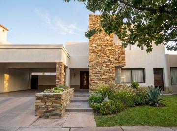 Casa de 6 ambientes, Villa Nueva · Casa en Venta en Barrio Terra de Villanueva