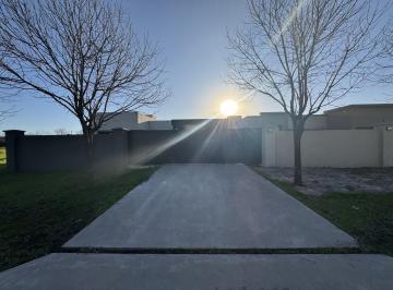 Casa · 200m² · 7 Ambientes · Casa en Roldan