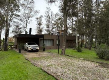 Casa · 98m² · 6 Ambientes · 1 Cochera · Casa de 1 Dormitorio y Comodín Pileta Cochera Entorno Único Facilidades
