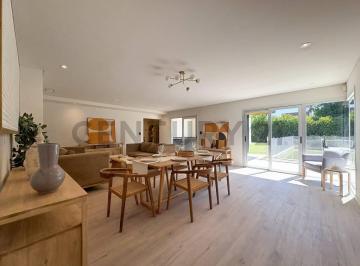 Casa · 258m² · 6 Ambientes · 1 Cochera · Venta Casa de 3 Dorm. con Jardín, Pileta y Cochera | Funes Hills, Miraflores