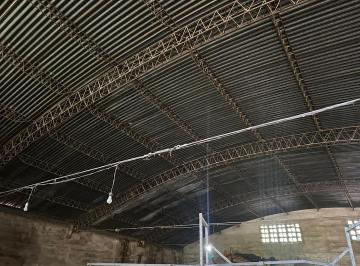 Bodega-Galpón · 324m² · 5 Ambientes · Se Vende Propiedad 2 Deptos + Galpón Al Fondo