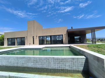 Casa · 1350m² · 6 Ambientes · 2 Cocheras · Venta Casa Pemium en Puerto del Aguila Country Nautico