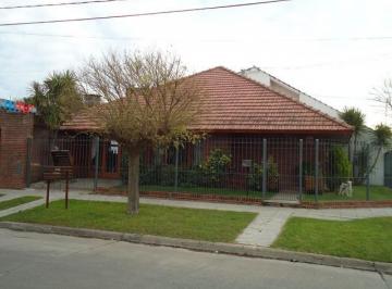 Casa · 138m² · 3 Ambientes · 1 Cochera · Casa en Venta - 2 Dorm. 2 Baños - Mar del Plata