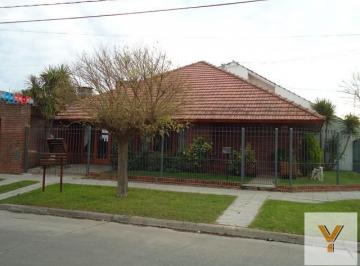 Casa · 138m² · 3 Ambientes · 1 Cochera · Casa en Venta - 2 Dorm. 2 Baños - Mar del Plata
