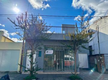 Local comercial · 145m² · 3 Ambientes · 1 Cochera · Local en Santa Elena